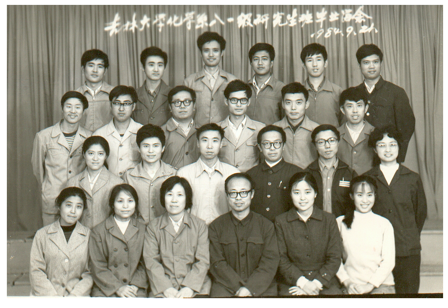 成人网站
化学系1981级研究生班毕业留念